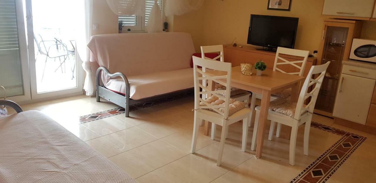 App Lolly Apartment เซลเซ ภายนอก รูปภาพ
